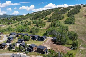 Exterior - Luxury Ski-In/Out, 2 Family Rooms, Hot Tub, Views (Granby)