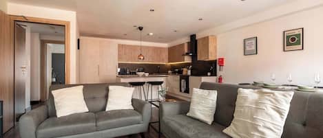 Een televisie en een kantoor