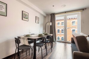 Dining - Stylish 2 Bedroom Apartment in Central Hull (Hull)
