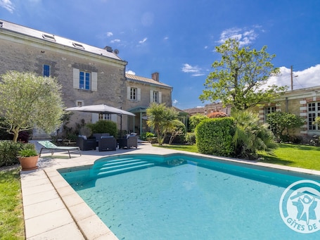 Alberca. Charming Stay with Pool in Loire Valley's Wine Region