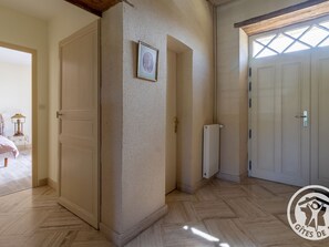 A room with a large wardrobe, a radiator, and a door with a window. - Charming Stay with Pool in Loire Valley's Wine Region (Doué-en-Anjou)