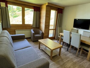 TV - Ski-in/ski-out apartment for 6 - Pets allowed (Belle Plagne)