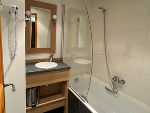 Hårføner og håndklær