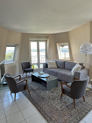 Living area - Dinard Centre Ville, Appartement Duplex DE 120m2, 3 Chambres, VUE SUR MER (Dinard)