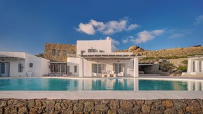 Pool - Luxurious Villa With Stunning sea View in Mykonos (Mykonos)