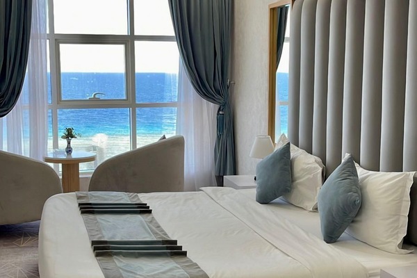 Panoramic Room | Blackout drapes, soundproofing, iron/ironing board, free WiFi