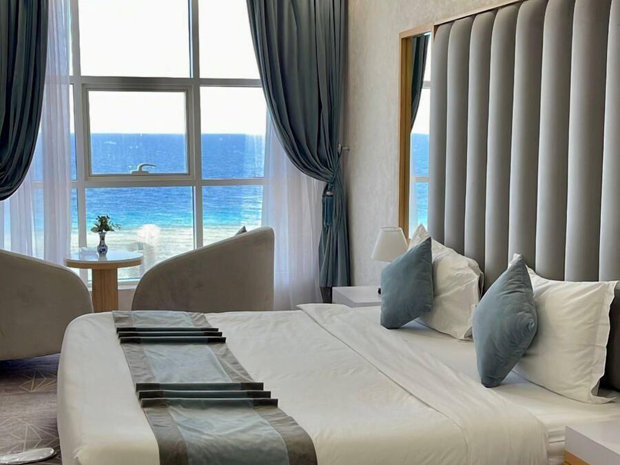 Panoramic Room | Blackout drapes, soundproofing, iron/ironing board, WiFi (free)