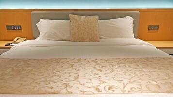 Superior Room | 1 bedroom, minibar, in-room safe, desk