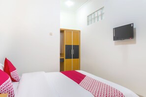 Free WiFi, bed sheets - Super OYO 617 Sukaraja Residence Syariah (Bandung)