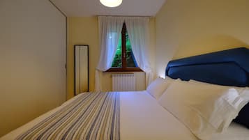 apartman, erkély, kilátással a tóra | 2 hálószoba, prémium ágynemű, pehelypaplan és vasaló/vasalódeszka