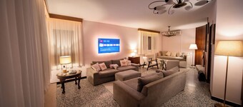 Villa with outbuildings close to the lake and shops.