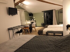 3 bedrooms, desk, iron/ironing board, WiFi