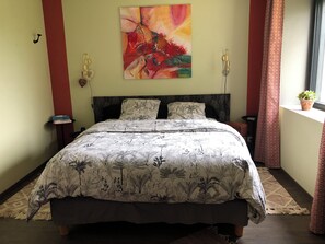 3 bedrooms, desk, iron/ironing board, travel cot - Renovated farmhouse with garden and swimming pool (Saint-Denis-lès-Bourg)