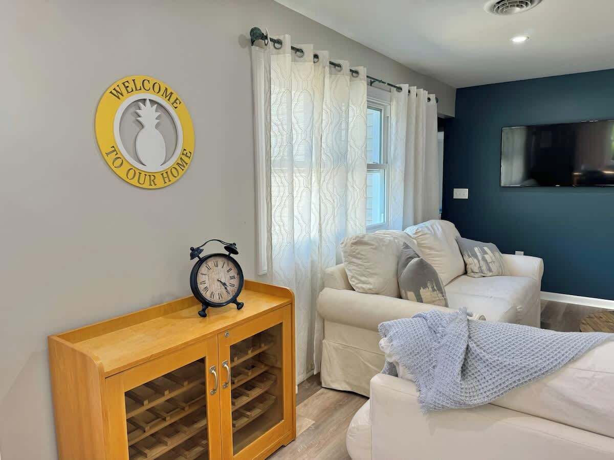 电视、书、办公室