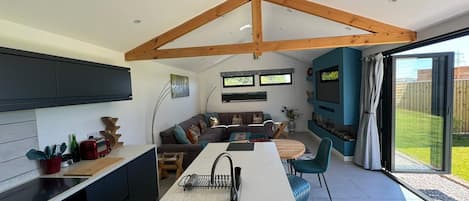 KĂŒhlschrank, Ofen, Herdplatte, GeschirrspĂŒler