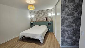 4 chambres, fer et planche à repasser, Wi-Fi, draps fournis