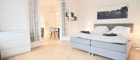 2 bedrooms, iron/ironing board, WiFi, bed sheets