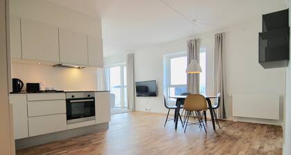 Stunning 2-BR apartment with balconies and beautiful views - 169