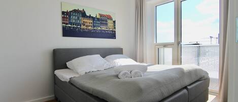 2 عدّة غرف نوم ومكواة/لوح كي وواي فاي وملاءات أسرّة