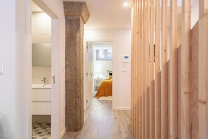 2 habitaciones, tabla de planchar con plancha, wifi y ropa de cama