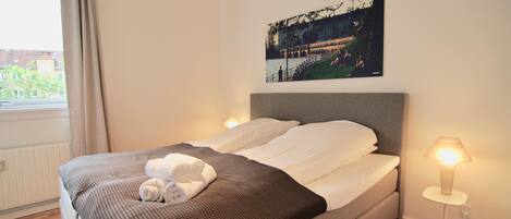 2 عدّة غرف نوم ومكواة/لوح كي وواي فاي وملاءات أسرّة