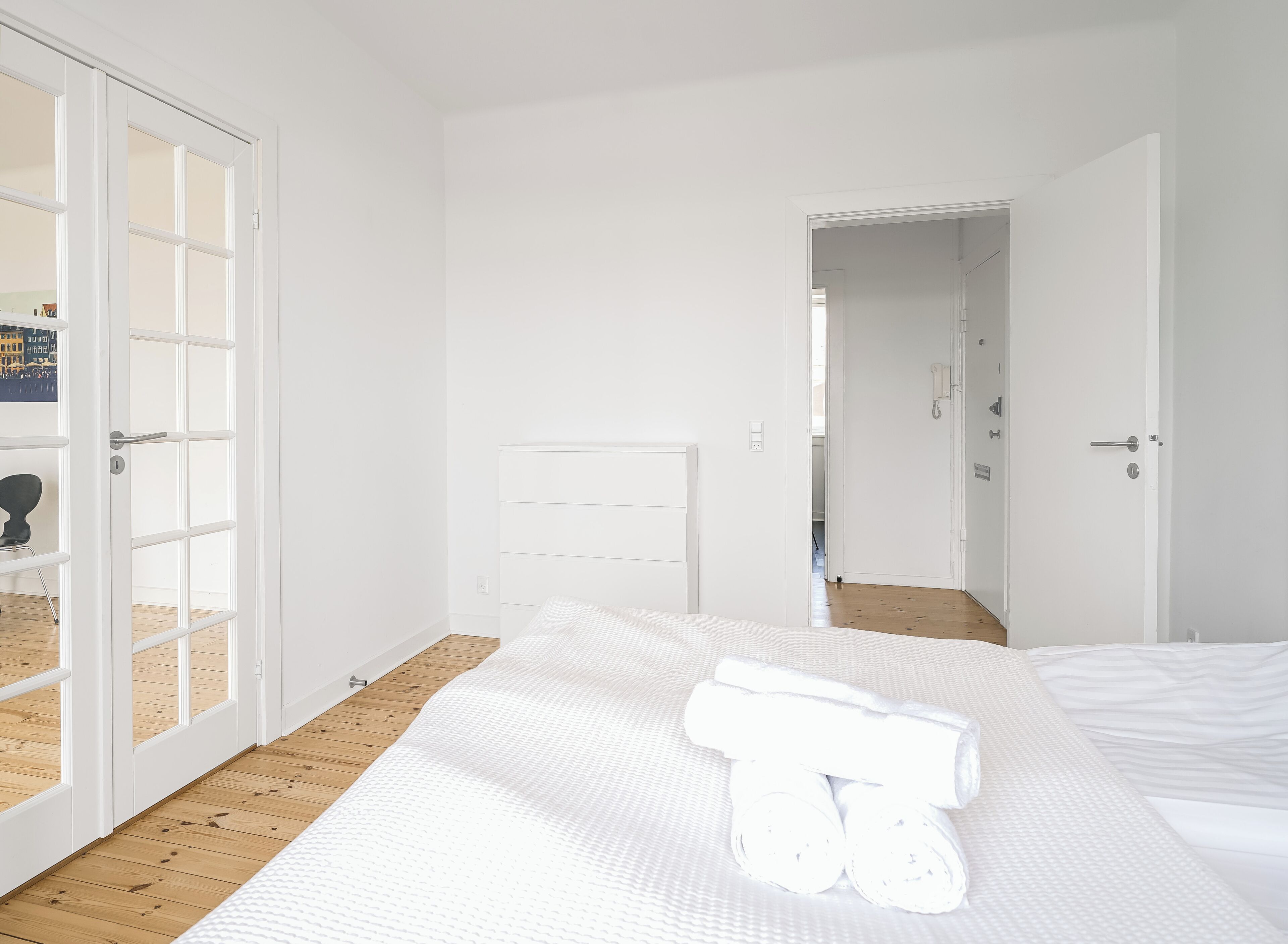 2 bedrooms, iron/ironing board, WiFi, bed sheets