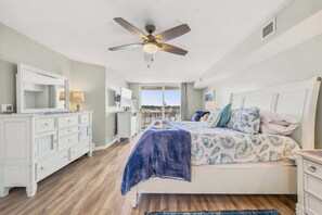 3 Schlafzimmer, Schreibtisch, Bügeleisen/Bügelbrett, WLAN