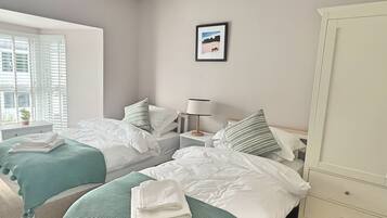 House | 3 bedrooms, iron/ironing board, free WiFi, bed sheets