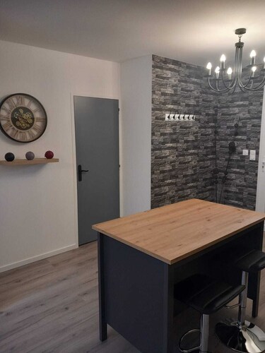 Appartement, Avec Extérieurs,calme ,bien Équipé ,proche Autoroute et Commerces