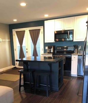 Coffee/tea maker, fridge, microwave, oven - Beautiful deck overlooking Maple Lake with private, shared dock. (Maple Lake)