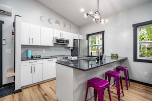 Fridge, microwave, stovetop, dishwasher - Enchanting Galaxy Treehouse Getaway for Couples (Pittsboro)