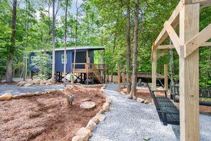 Property grounds - Enchanting Galaxy Treehouse Getaway for Couples (Pittsboro)