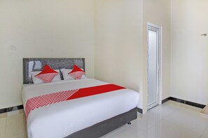 Deluxe Double Room | Free WiFi, bed sheets - Hotel O Irma's Residence (Blitar)