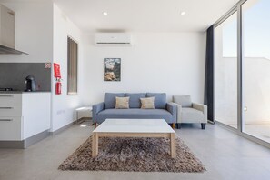 TV - This apartment is a 2 bedroom(s), 2 bathrooms, located in Il-Mellieħa, null. (Il-Mellieħa)