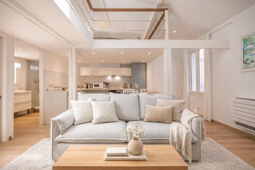 Duplex calme au vieil Antibes