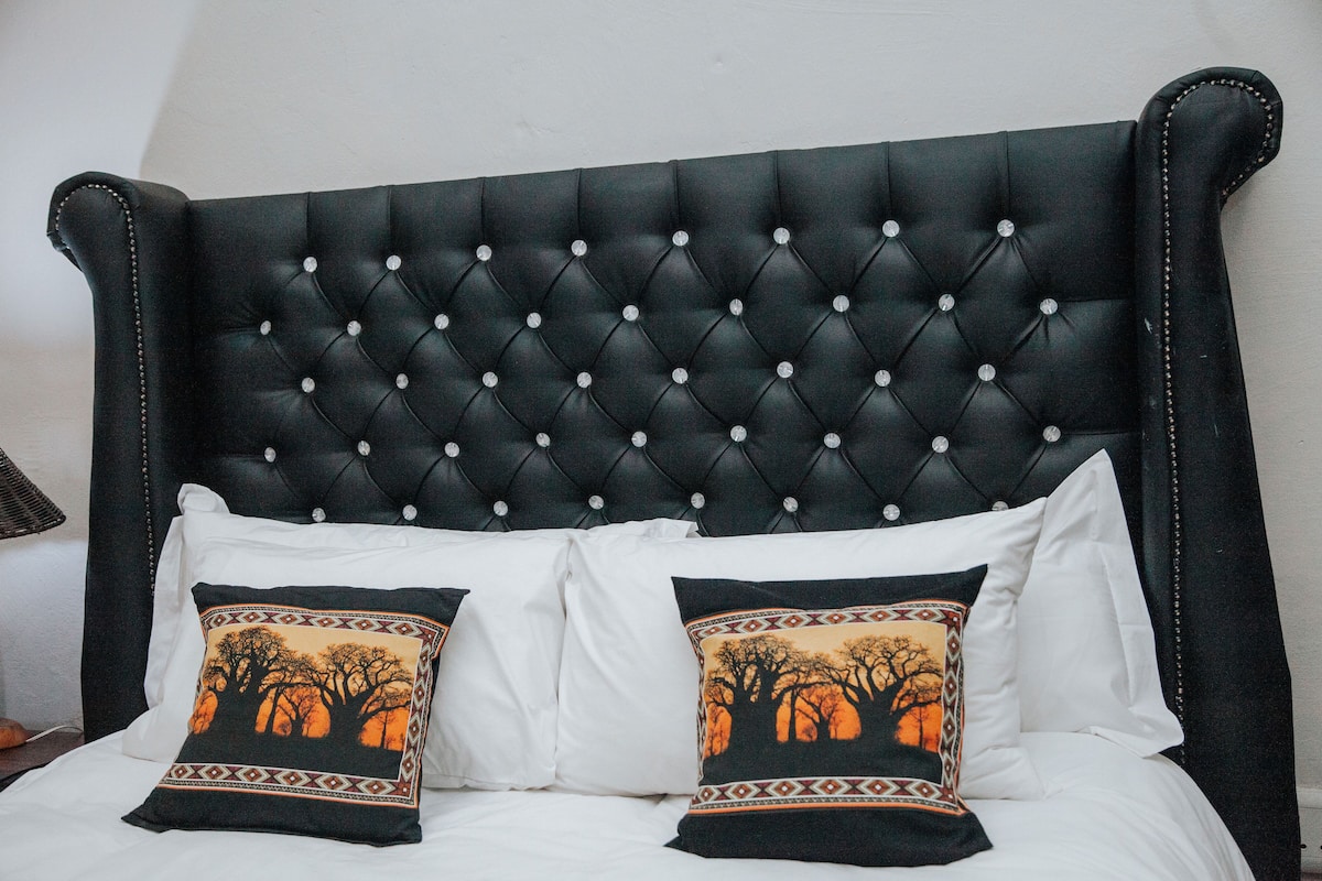 Luxe vierpersoonskamer, meerdere bedden, uitzicht op tuin | 1 slaapkamer, individueel gedecoreerd, individueel gemeubileerd