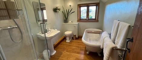 Lyxigt dubbelrum - eget badrum (Legges Hill Room) | Badrum | Miljövänliga toalettartiklar, hårtork, handdukar och tvål