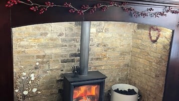 En 43-tommers smart-TV med Parabol-TV