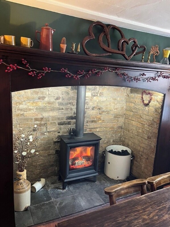 43-英寸智能电视（配备卫星频道）