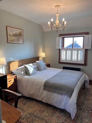 Luxury Double Room, Ensuite (Legges Hill Room) | Egyptian cotton sheets, premium bedding, pillow-top beds - The Globe House (Broseley)