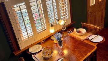 En 43-tommers smart-TV med Parabol-TV