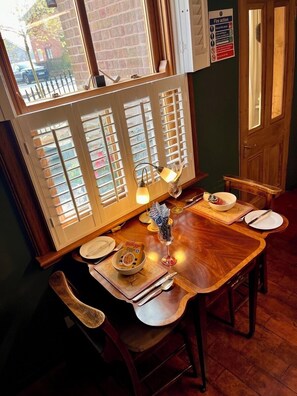 43-inch Smart TV with satellite channels - The Globe House (Broseley)