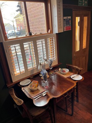 Breakfast area - The Globe House (Broseley)