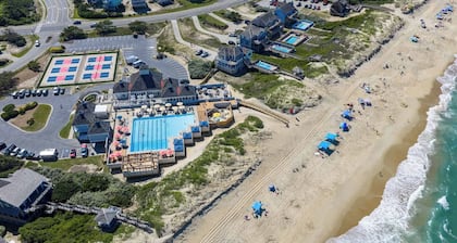 Starfish Suite at Fin & Feather 2BR Condo with Sound Views + Close to Beach