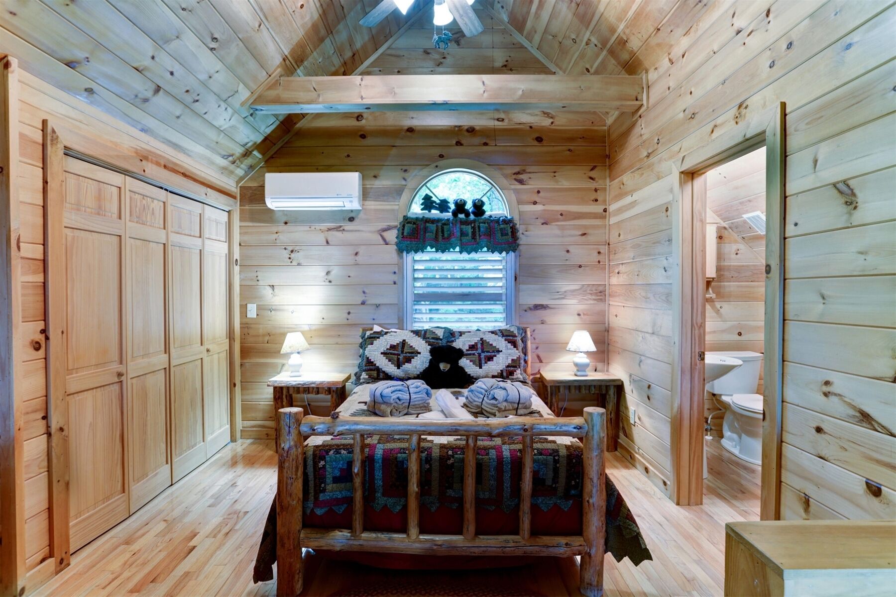 3 多间卧室、办公桌、熨斗/熨衣板、旅行婴儿床