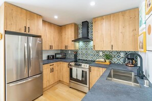 Refrigerador, microondas, parrilla de estufa y lavavajillas