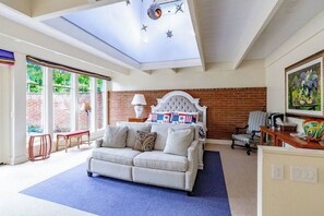 TV, fireplace, stereo, offices