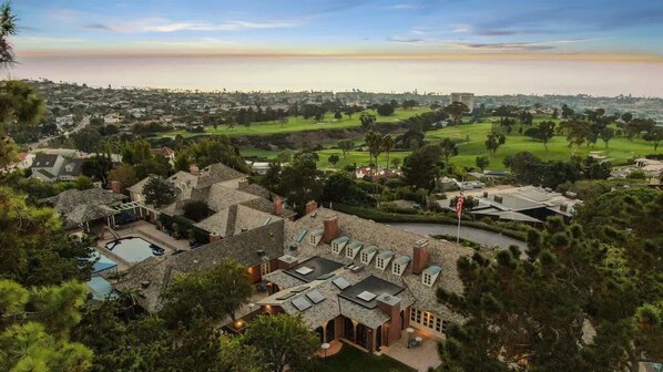 A residential area with houses, a swimming pool, and a view of the ocean. - Fox Hill Manor, A Masterpiece Estate (San Diego)