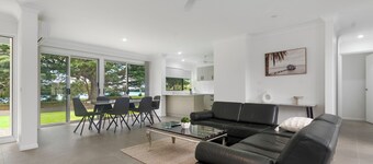 Luxury 5BR Riverside Retreat