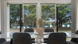 Dining - Luxury Home Riverside Retreat (Annandale)